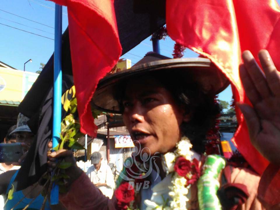 ႏိုင္ငံေရးအက်ဥ္းသားမ်ား ေရြးေကာက္ပြဲမတိုင္မီ ျပန္လႊတ္ေပးရန္ တကိုယ္ေတာ္ဆႏၵျပ (ဓာတ္ပံု)