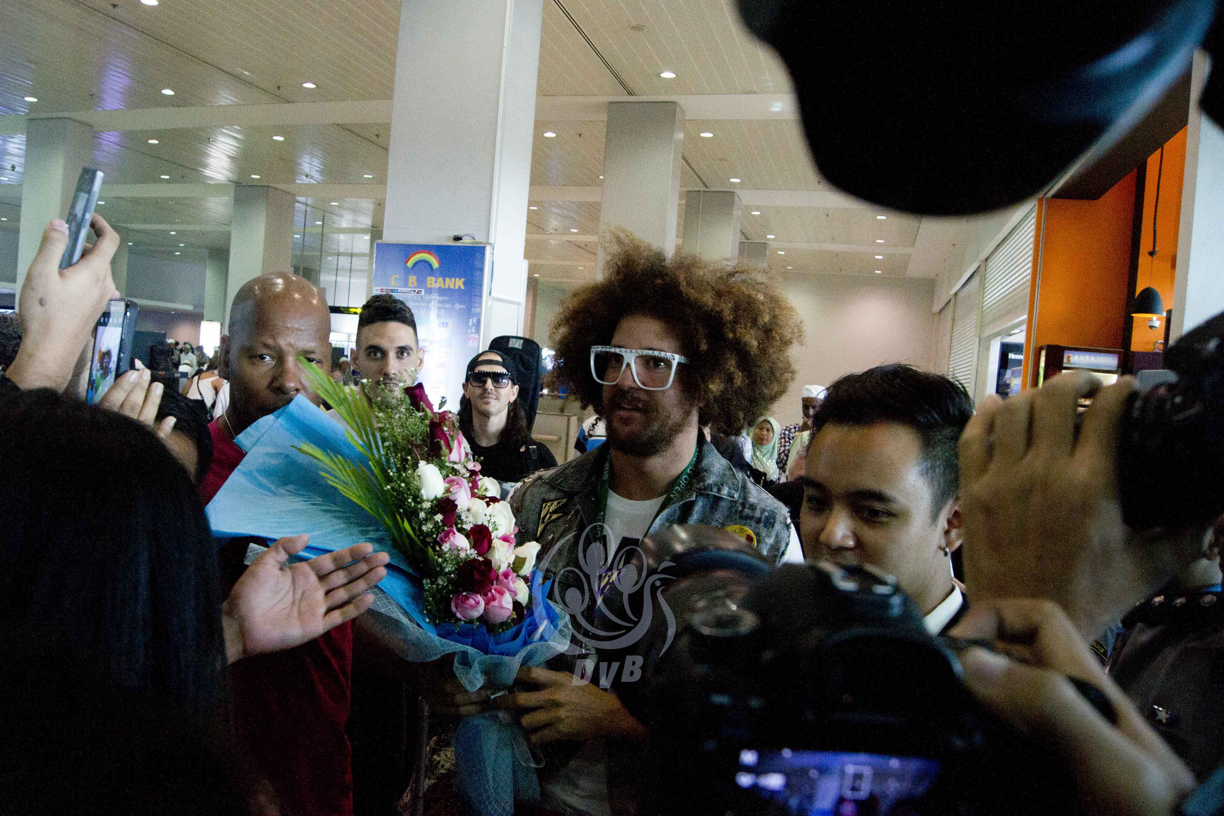 အေမရိကန္ ရက္ပ္အဆိုေတာ္ Redfoo ရန္ကုန္ေလဆိပ္ ေရာက္ရွိ (ဓာတ္ပံု)