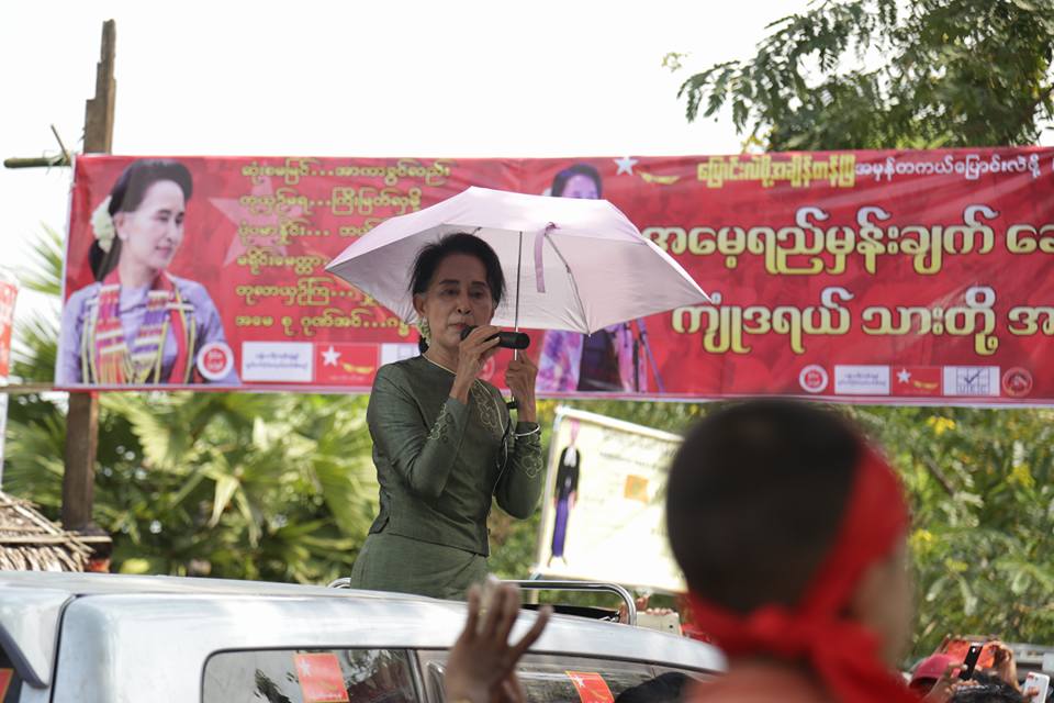 ေဒၚေအာင္ဆန္းစုၾကည္ က်ဳံဒရယ္ရြာ မဲဆြယ္ေဟာေျပာပြဲ (ဓာတ္ပုံ)