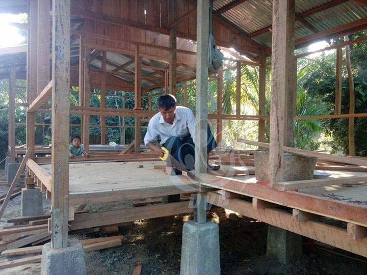 ေရႀကီးေရလ်ွံမႈေၾကာင့္ ေမ်ာပါသြားသည့္အိမ္မ်ားကို ျပန္လည္တည္ေဆာက္ေပး (ဓာတ္ပံု)