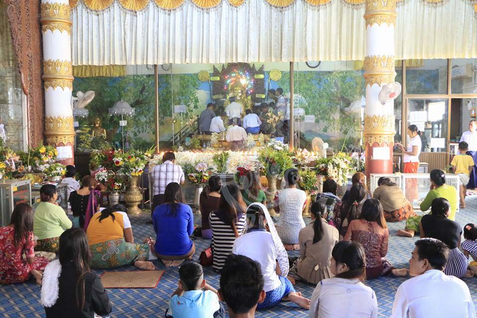 သီတင္းကၽြတ္လျပည့္ေန႔ မႏၱေလးၿမိဳ႕ ေအာင္ေတာ္မူဘုရား ျမင္ကြင္း