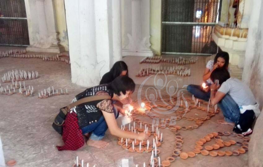 မႏၱေလး အင္ၾကင္းေတာဘုရား ဆီမီးကိုးေထာင္ပူေဇာ္ပဲြ (ဓာတ္ပံု)