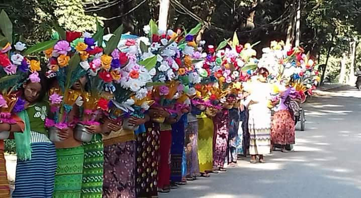 ေယာနယ္တြင္ က်င္းပသည့္ မီးၾကာလွည့္ပြဲ၊ သီတင္းကြၽတ္မီးထြန္းပြဲႏွင့္ သနပ္ခါးပါးတို႔ပြဲ (ဓာတ္ပုံ)