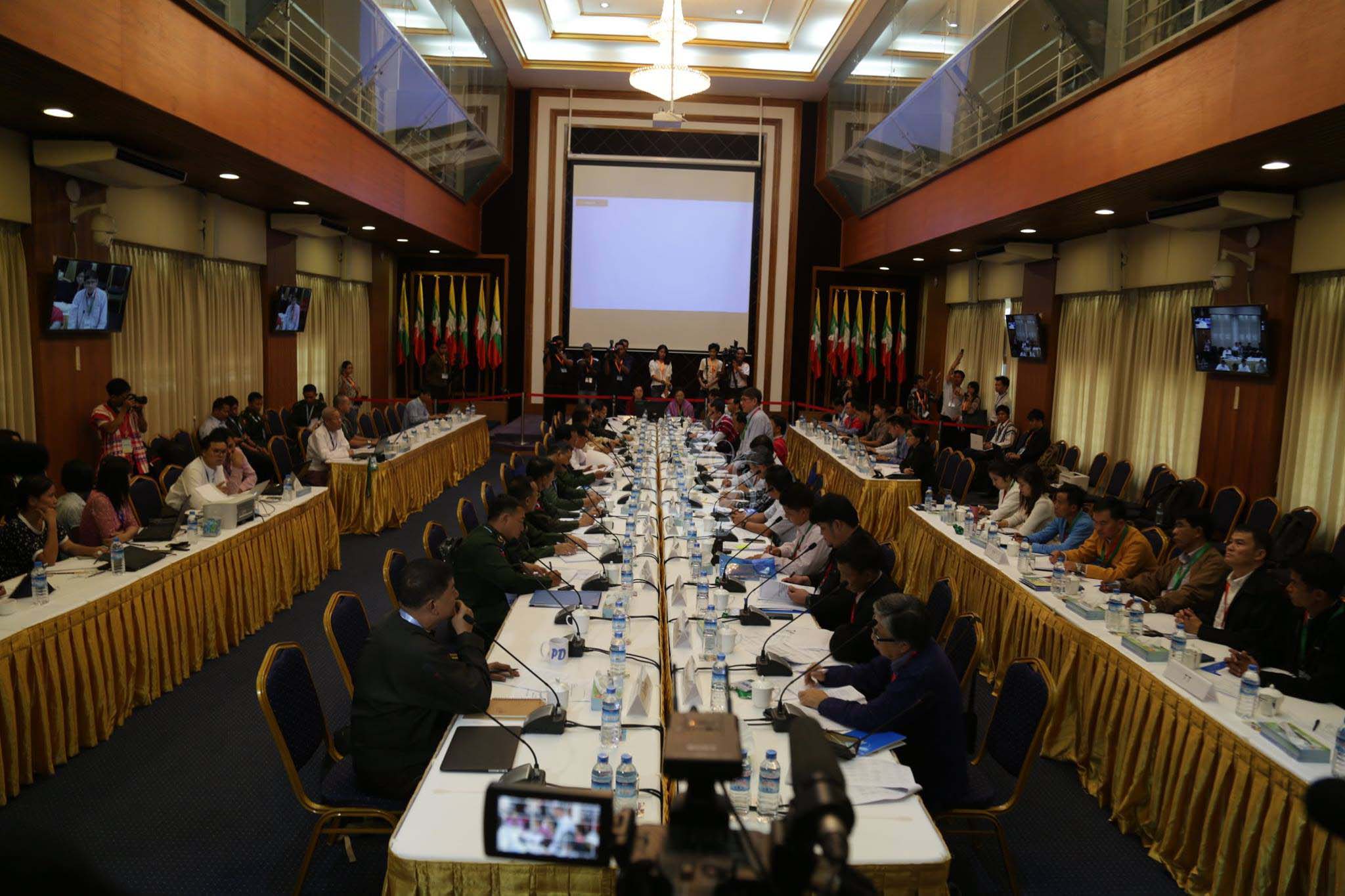 အစုိးရႏွင့္အပစ္ရပ္ ၈ ဖြဲ႔ ပစ္ခတ္တုိက္ခုိက္မႈ ပူးတြဲေစာင့္ၾကည့္ေရးေကာ္မတီ အစည္းအေ၀းစတင္