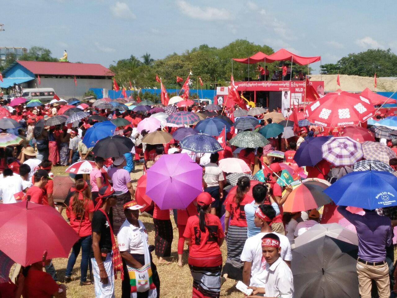 ၿမိဳ႕ဦးေစတီကြင္းတြင္ ေဒၚေအာင္ဆန္းစုၾကည္ ေဟာေျပာပြဲ မစမီျမင္ကြင္း (ဓာတ္ပုံ)