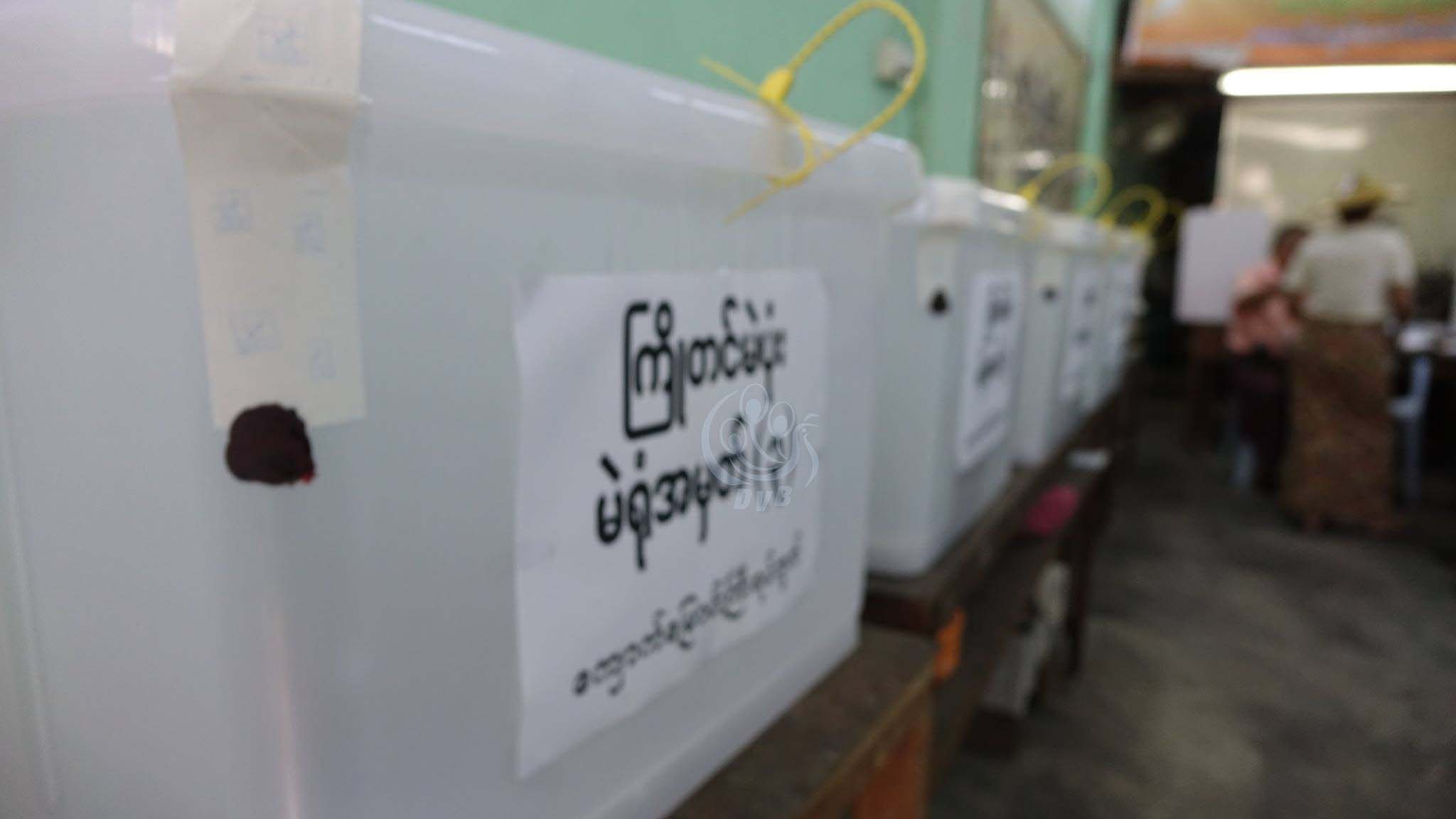 တာေမြၿမိဳ႕နယ္တြင္ မဲဆႏၵရွင္ သက္ေသခံလက္မွတ္မ်ား စတင္ထုတ္ယူ (ဓာတ္ပံု)