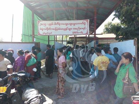 ျမစ္ႀကီးနားတြင္ သက္ေသခံ မဲလက္မွတ္မ်ား ထုတ္ယူ (ဓာတ္ပံု)