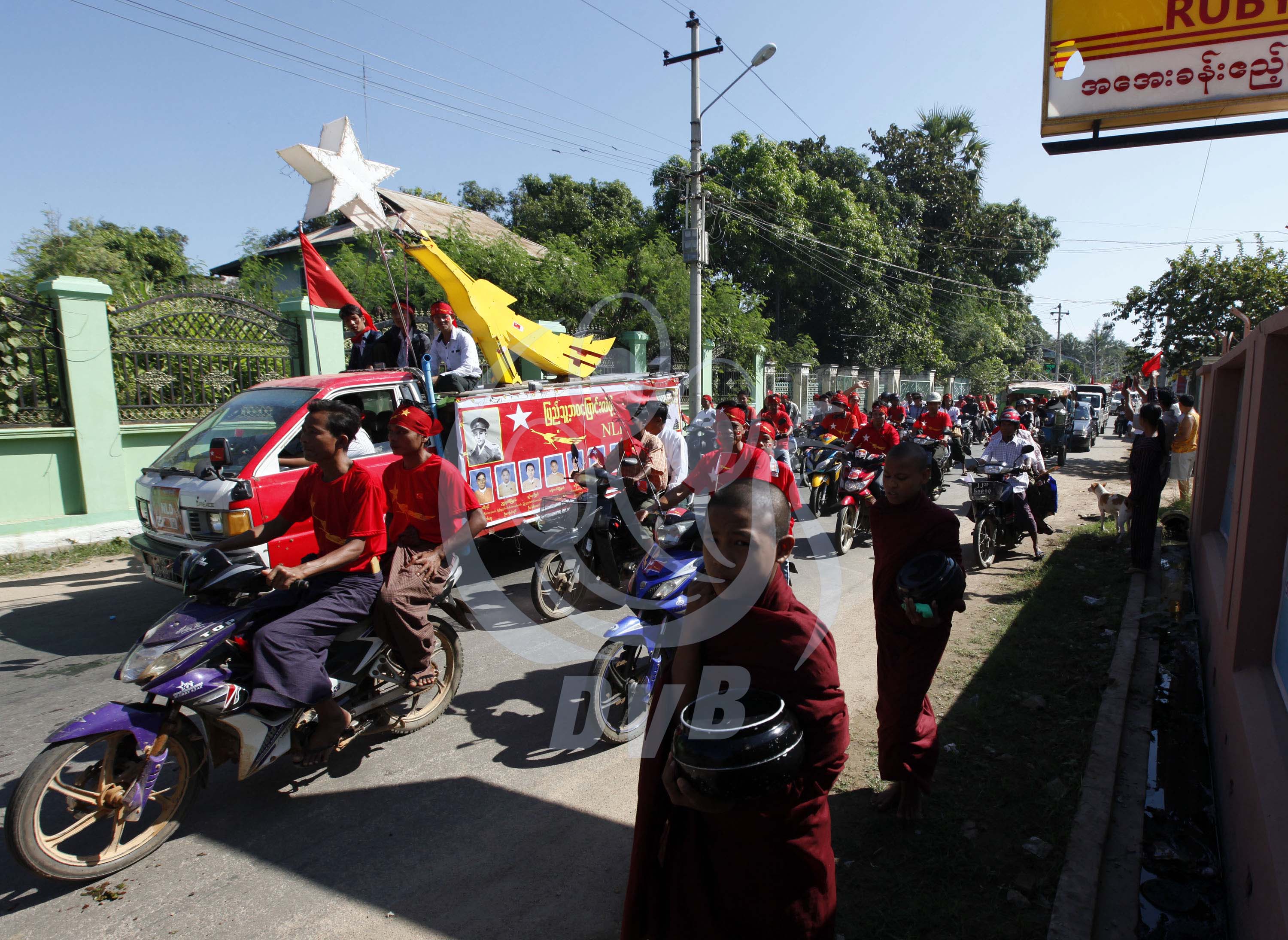 ပ်ဥ္းမနားၿမိဳ႕တြင္း အန္အယ္လ္ဒီ ကိုယ္စားလွယ္ေလာင္းမ်ား လွည့္လည္ေနစဥ္