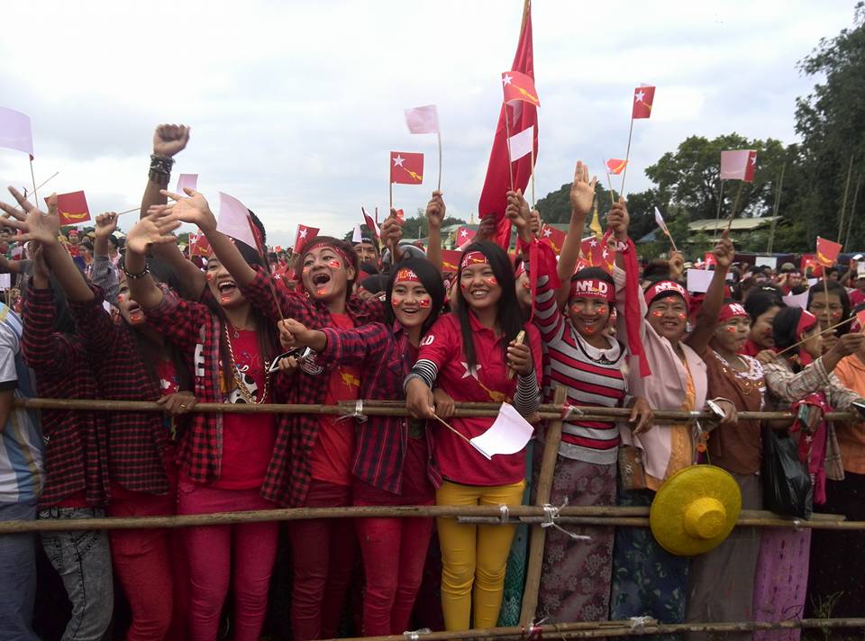 ဂန္႔ေဂါတြင္ အန္အယ္လ္ဒီ ေအာင္ႏုိင္ေရး အႏုပညာရွင္မ်ား ေဖ်ာ္ေျဖ (ဓာတ္ပုံ)