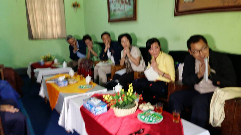 ျမန္မာ့ေရြးေကာက္ပြဲ ေစာင့္ၾကည့္ရန္ ထုိင္းသံအမတ္ႏွင့္အဖြဲ႔ ကေလာၿမိဳ႕သုိ႔ ေရာက္ရွိ (သတင္းဓာတ္ပုံ)