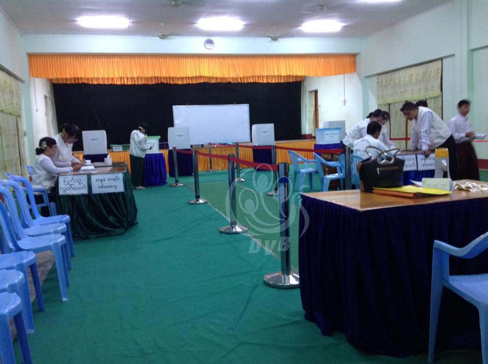 သမၼတမဲေပးမည့္ မဲရံုျပင္ဆင္ထားမႈျမင္ကြင္း (ဓာတ္ပံု)