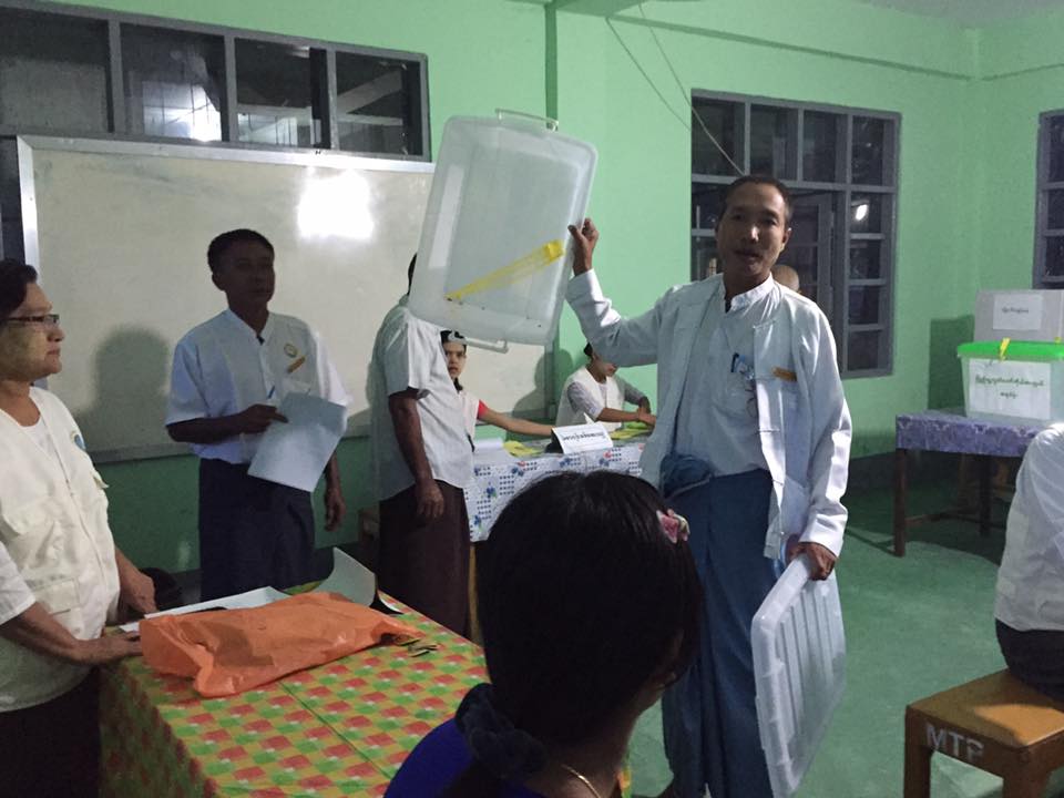 ေကာ့မွဴးၿမိဳ႕ ဘုရားလမ္းရပ္ကြက္ မဲ႐ုံ (၁/၂) ျမင္ကြင္း