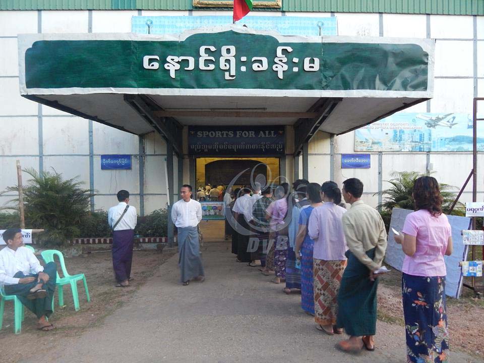 ေျမာင္းျမၿမိဳ႕ ရပ္ကြက္အသီးသီးရွိ မဲ႐ုံမ်ားတြင္ ဆႏၵမဲစတင္ေပး