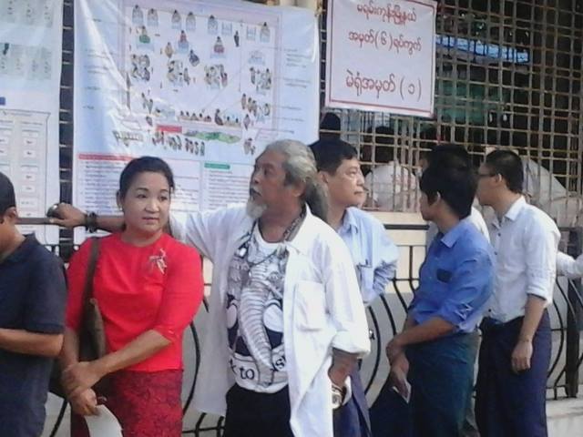 အႏုပညာရွင္မ်ား မဲေပး (ဓာတ္ပံု)