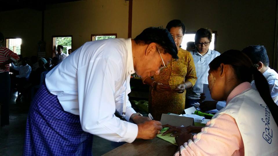 ျပည္ေထာင္စုဝန္ႀကီး ဦးဉာဏ္ထြန္းေအာင္ မဲေပး