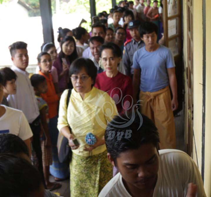 ေဒၚေအာင္ဆန္းစုၾကည္ ေကာ့မႉးမဲ႐ုံမ်ားကို သြားေရာက္ၾကည့္႐ႈ