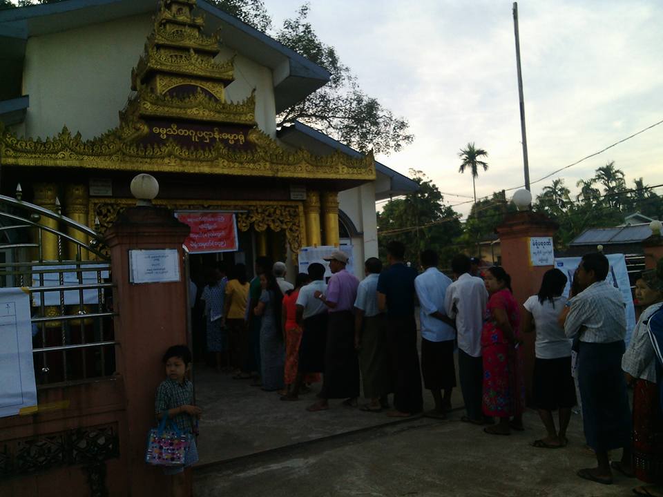 ပုသိမ္ အမွတ္ ၁၄ မဲ႐ုံတြင္ ကုိယ္စားလွယ္တခ်ဳိ႕ ၀င္ခြင့္မရသျဖင့္ အျငင္းပြားမႈျဖစ္