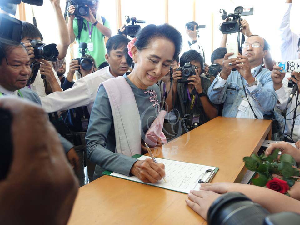 ႏို၀င္ဘာ ၁၆ ရက္ေန႔ နံနက္ လႊတ္ေတာ္ျမင္ကြင္းမ်ား (ဓာတ္ပံု)