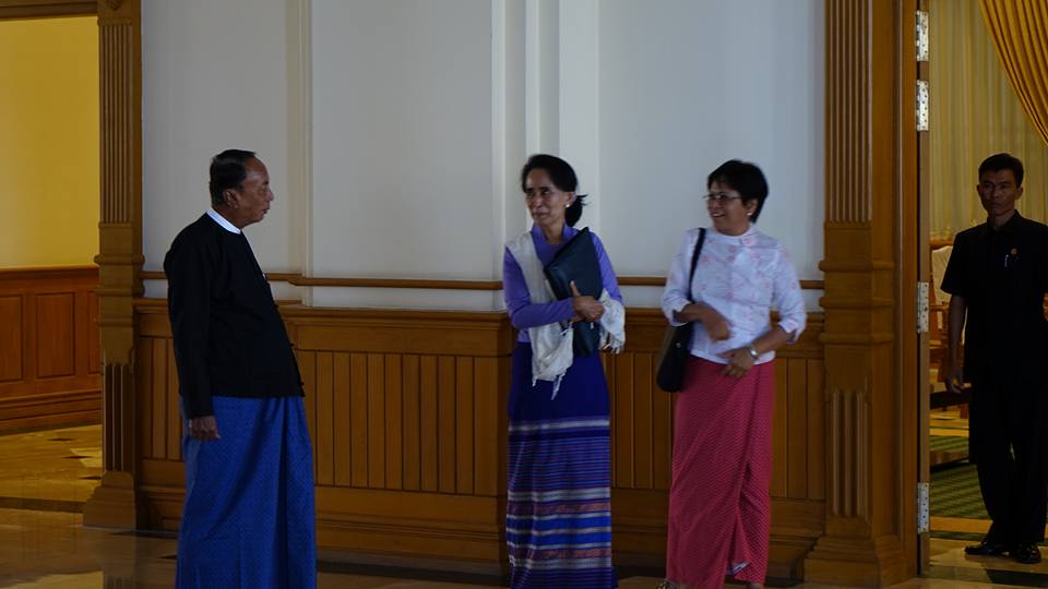 ေဒၚေအာင္ဆန္းစုၾကည္ႏွင့္ အမ်ဳိးသားလႊတ္ေတာ္ဥကၠ႒ ဦးခင္ေအာင္ျမင့္တုိ႔ ေတြ႔ဆုံ (ဓာတ္ပုံ)