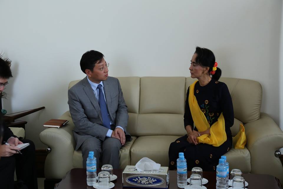 ေဒၚေအာင္ဆန္းစုၾကည္ တ႐ုတ္သံအမတ္ႀကီးႏွင့္ ေတြ႔ (ဓာတ္ပုံ)