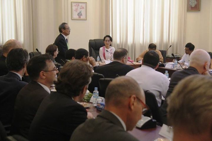 ေဒၚေအာင္ဆန္းစုၾကည္ ႏုိင္ငံတကာ သံတမန္မ်ားႏွင့္ ေတြ႔ဆုံ (သတင္းဓာတ္ပုံ)