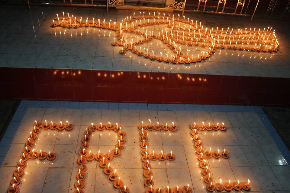 ဖမ္းဆီးခံ ေက်ာင္းသားမ်ား လြတ္ေျမာက္ေရး ဆုေတာင္းပြဲ (ဓာတ္ပုံ)