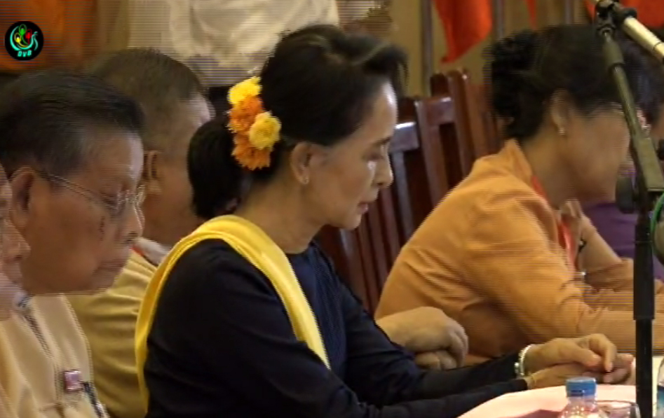 ေဒၚေအာင္ဆန္းစုၾကည္ အႏုိင္ရ လႊတ္ေတာ္ကိုယ္စားလွယ္မ်ားႏွင့္ ေတြ႔ဆုံ (ဓာတ္ပုံ)