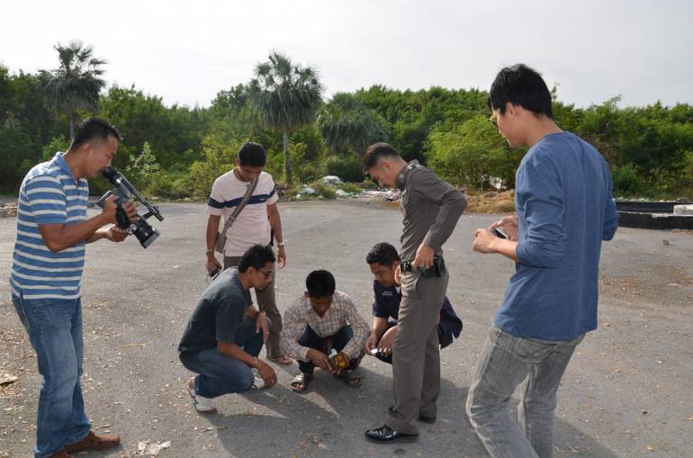 ကုိယ္၀န္ေဆာင္ ျမန္မာအမ်ဳိးသမီးကုိ ထုိင္းတကၠစီသမားမ်ား လုယက္ေခၚေဆာင္
