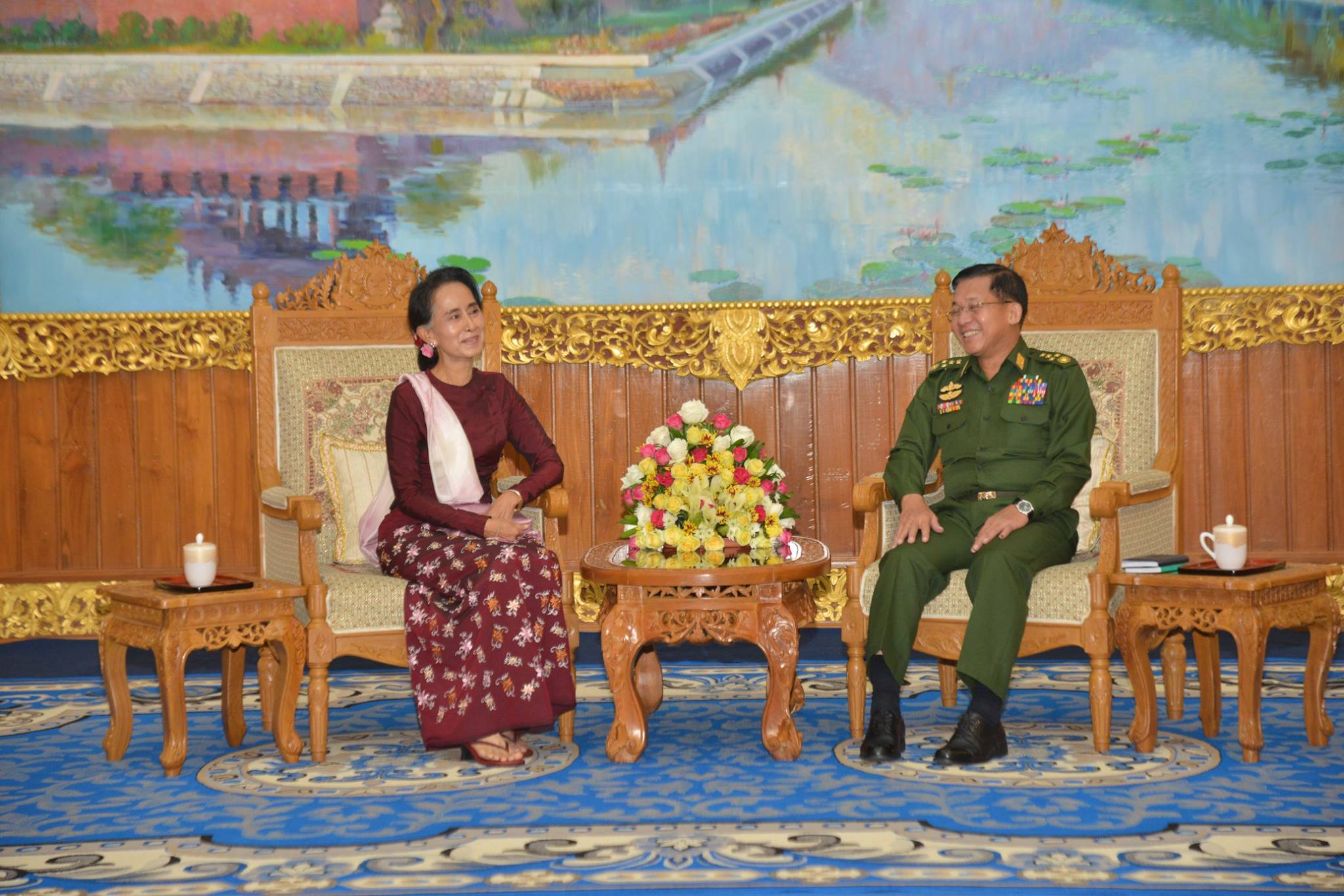 ကာကြယ္ေရးဦးစီးခ်ဳပ္ႏွင့္ ေဒၚေအာင္ဆန္းစုၾကည္ ေတြ႔ဆံုေဆြးေႏြြး (သတင္းဓာတ္ပံု)