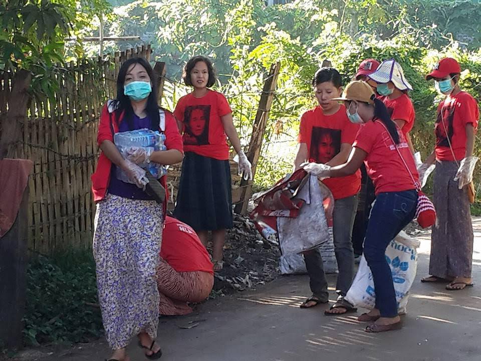 မြန္ျပည္နယ္ ေရးၿမိဳ႕နယ္တြင္ အန္အယ္လ္ဒီက အမႈိက္ေကာက္ (ဓာတ္ပုံ)