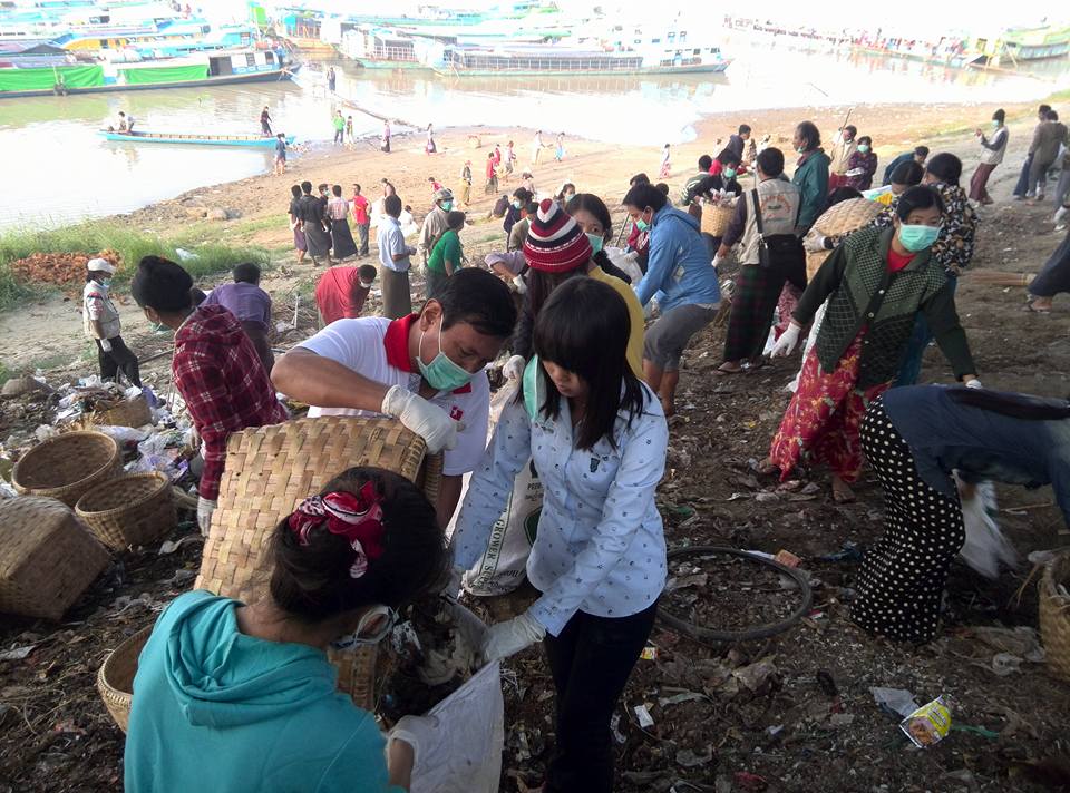 မုံရြာၿမိဳ႕ အမႈိက္ေကာက္လႈပ္ရွားမႈ (ဓာတ္ပုံ)