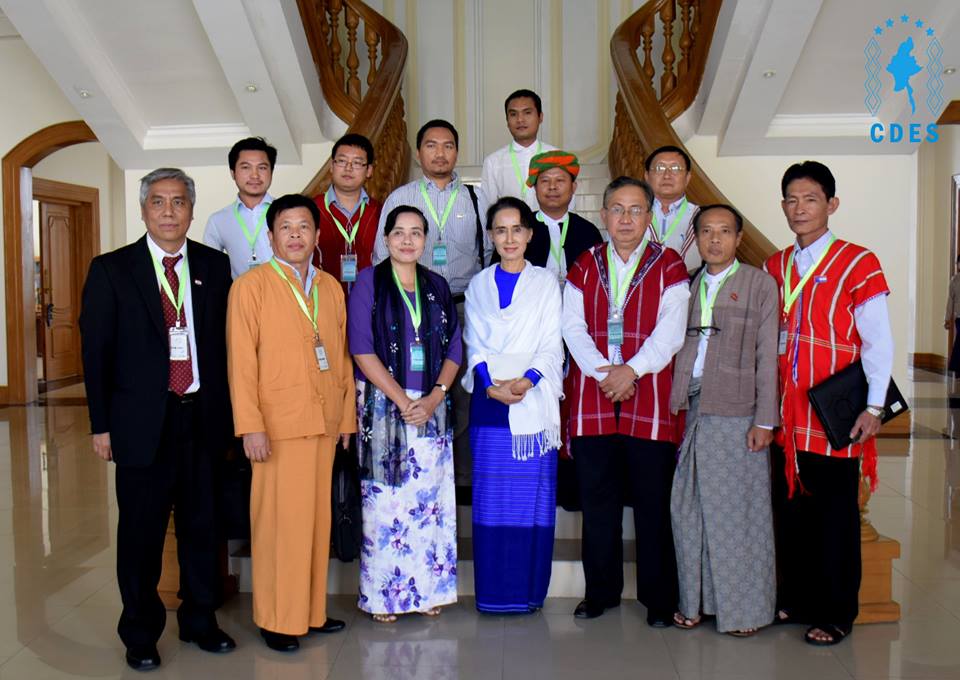 ေဒၚေအာင္ဆန္းစုၾကည္ႏွင့္ တိုင္းရင္းသားလက္နက္ကိုင္ ၈ ဖြဲ႔ ေတြ႔ဆုံ