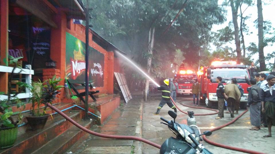 ေတာင္ႀကီးတြင္ Burger House စားေသာက္ဆုိင္ မီးေလာင္ (ဓာတ္ပုံ)