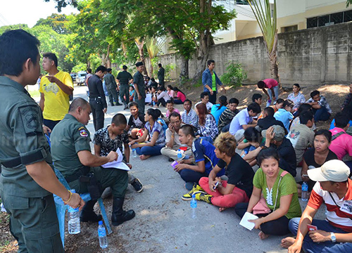 တရားမ၀င္ အလုပ္သမားေခၚယူမႈျဖင့္ စက္႐ုံ ၅၀ မွ အလုပ္ရွင္မ်ားကုိ ထုိင္းအေရးယူ