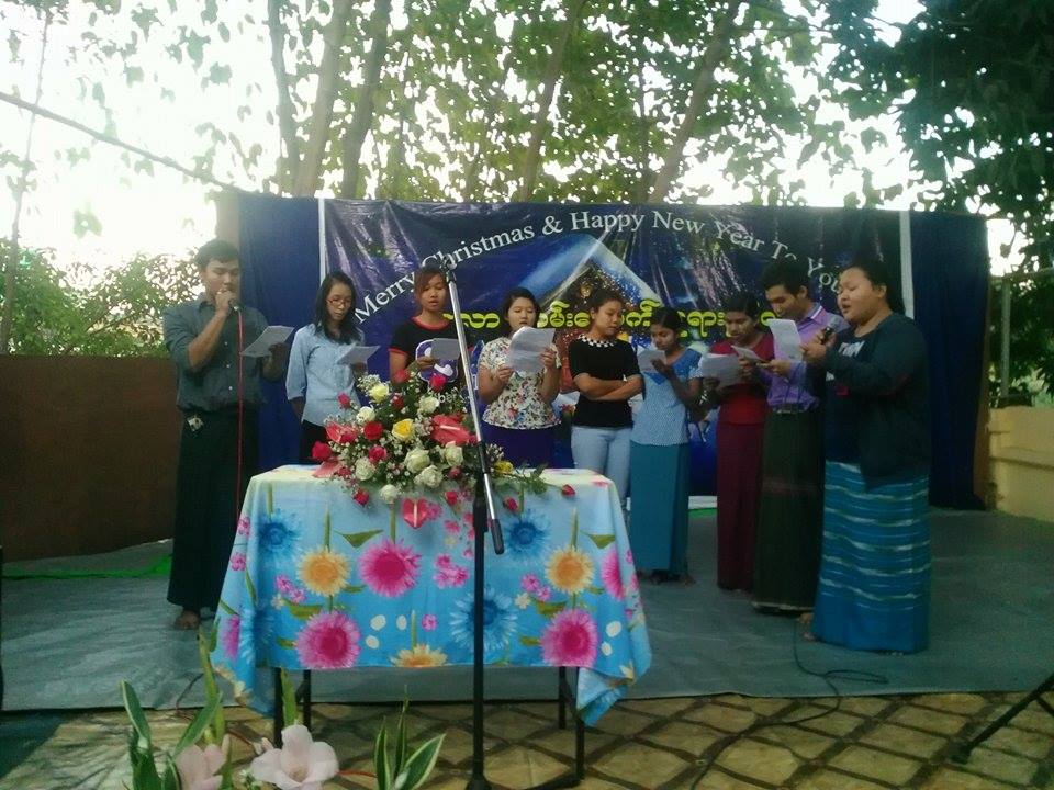 ပဲခူး ဘာသာေပါင္းစံု ၿငိမ္းခ်မ္းေရးလူငယ္ ခရစၥမတ္ မိတ္ဆံုစားပဲြႏွင့္ ဆုေတာင္းပဲြ (ဓာတ္ပုံ)