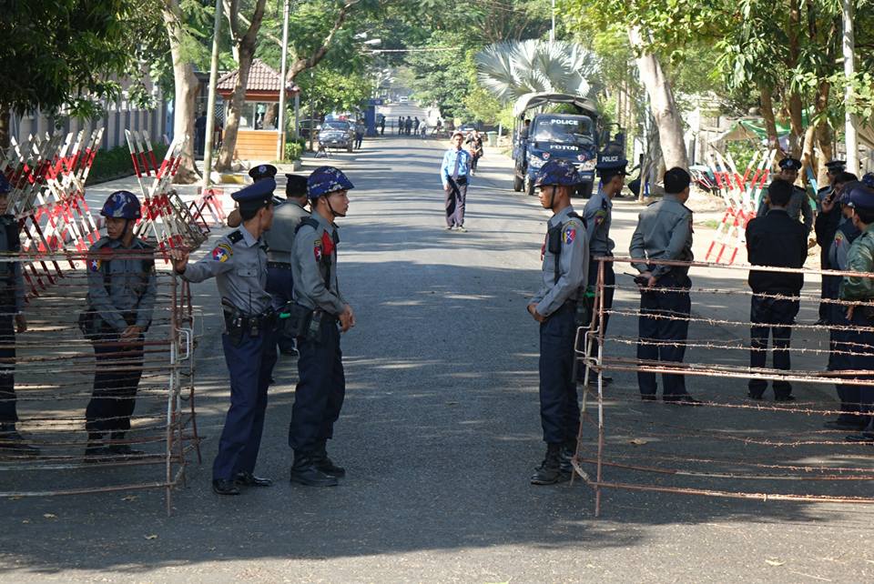 ထုိင္းသံ႐ုံးေရွ႕ လမ္းကုိ ယာယီပိတ္၊  လုံၿခံဳေရးတင္းက်ပ္ (ဓာတ္ပုံ)