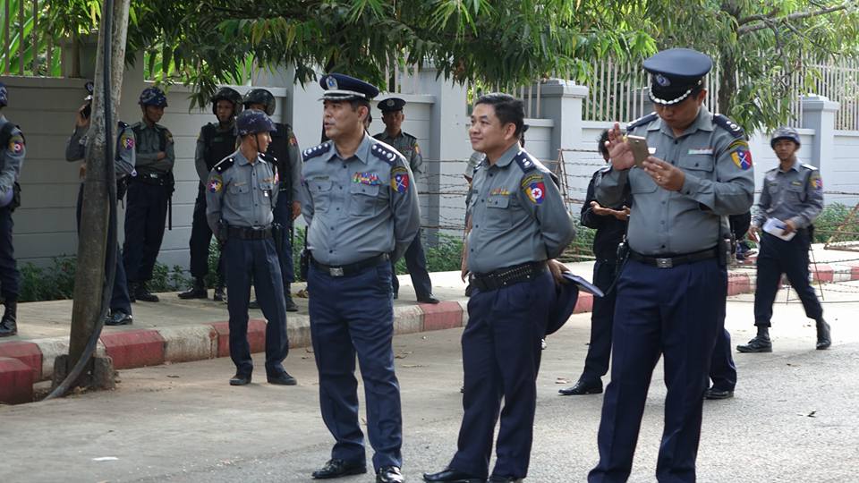 ေန႔လယ္ ၂ နာရီ လူစုခြဲေပးရန္ ရဲတပ္ဖြဲ႔ ေျပာ