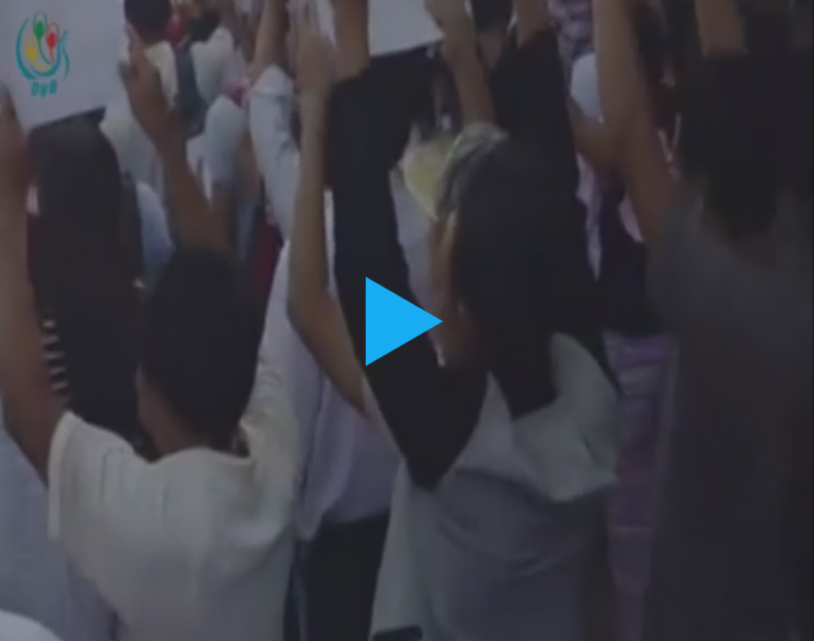 ေႂကြးေၾကာ္သံမ်ားႏွင့္ ျပည္လမ္းေပၚက ဆႏၵျပပြဲ (႐ုပ္သံ)