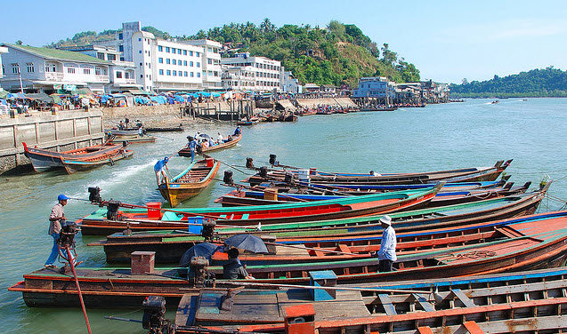 ျမန္မာလူငယ္ႏွစ္ဦးအေပၚ ေသဒဏ္ခ်မွတ္မႈ ေကာ့ေသာင္းစက္ေလွသမားမ်ား မေျပးဆြဲဘဲ ဆႏၵျပ