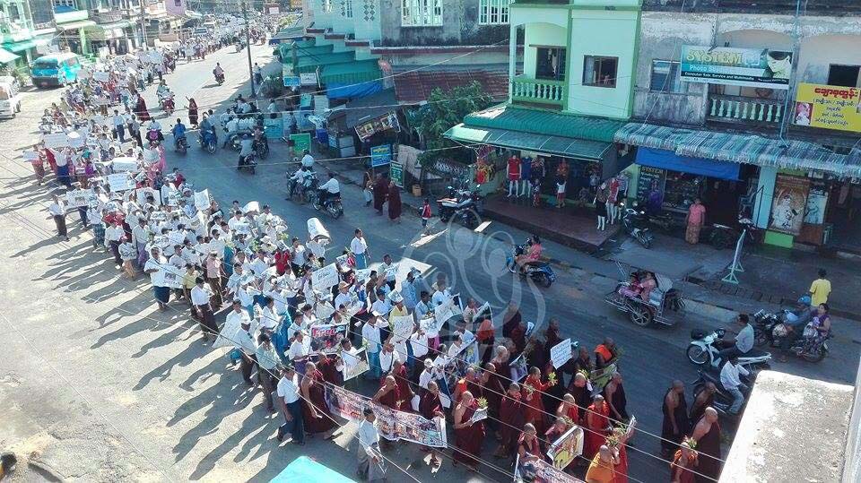 ျမန္မာ ၂ ဦးကို ေသဒဏ္မွ လႊတ္ေပးရန္ ထိုင္း-ျမန္မာနယ္စပ္ၿမိဳ႕မ်ားတြင္ ဆႏၵျပ