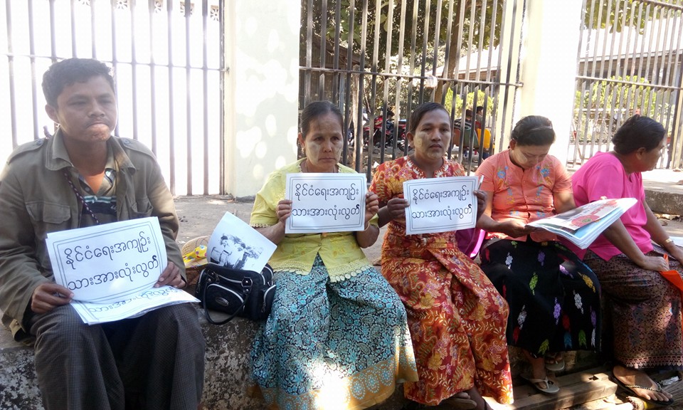 ႏုိင္ငံေရးအက်ဥ္းသားမ်ားလြတ္ေျမာက္ေရး မႏၱေလး၌ ဆုေတာင္းဆႏၵထုတ္ေဖာ္