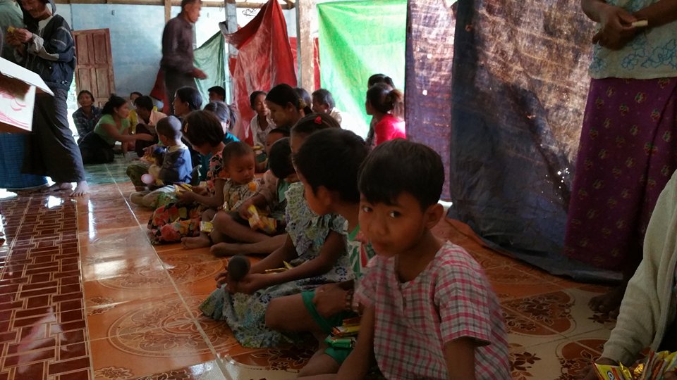 တုိက္ပြဲေၾကာင့္ ရခုိင္စစ္ေျပးဒုကၡသည္ ၁၀၀ ေက်ာ္ အိမ္မျပန္ႏုိင္ေသး