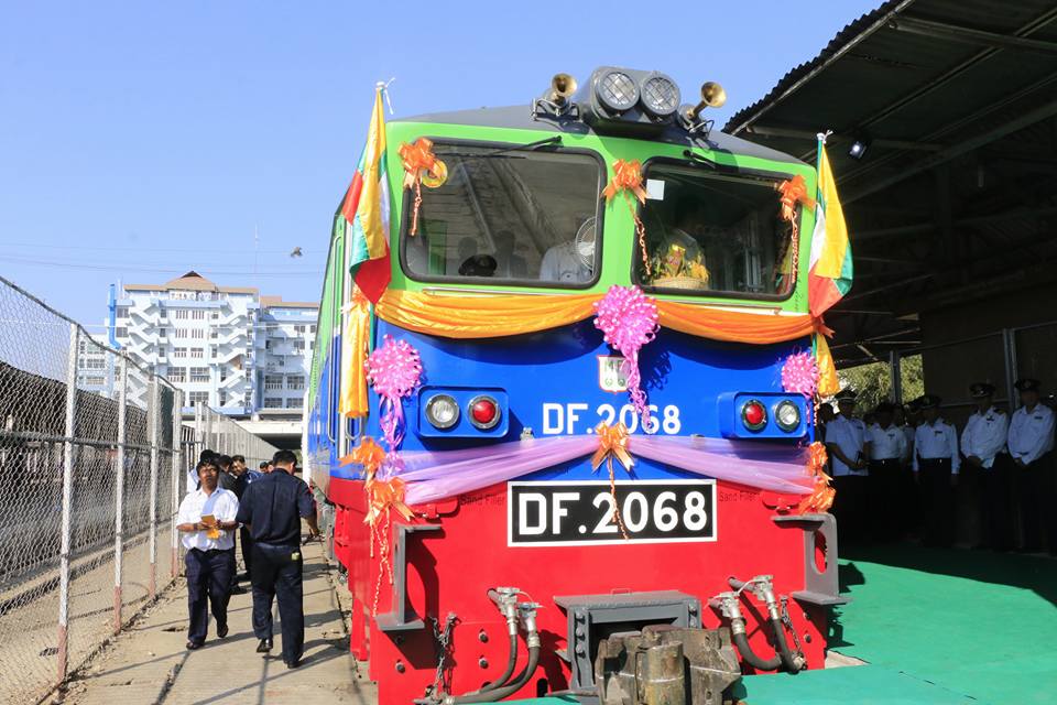 ေလအိတ္ပါ ရထားတြဲဆုိင္းသစ္မ်ားျဖင့္ ရန္ကုန္-မႏၱေလးလမ္းပုိင္းတြင္ စတင္ေျပးဆြဲ (သတင္းဓာတ္ပုံ)