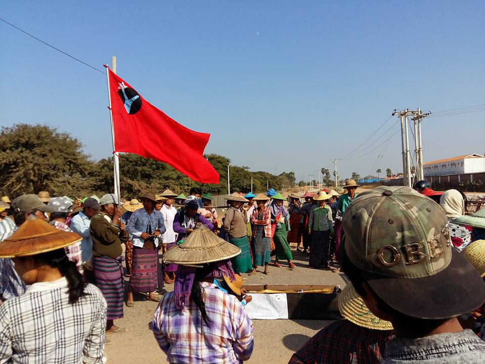 လက္ပံေတာင္းေဒသအတြင္းရွိ ေတာင္သူမ်ား စုေပါင္းဆႏၵျပ (သတင္းဓာတ္ပုံ)