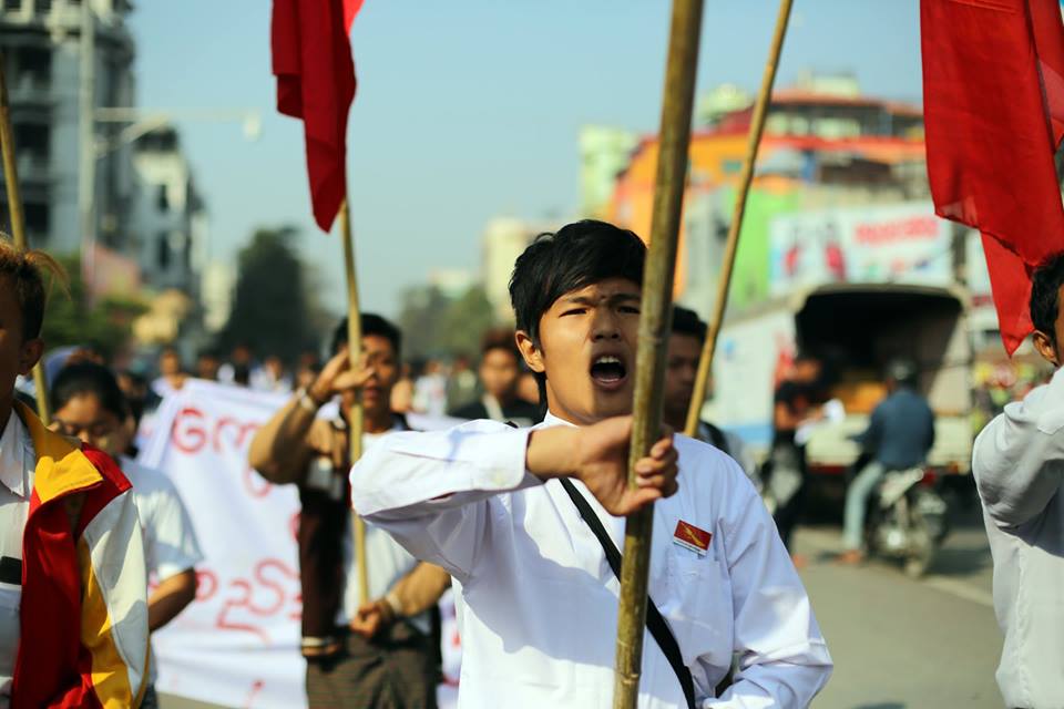ဒီမုိကေရစီပညာေရး ပင္မသပိတ္စစ္ေၾကာင္း တႏွစ္ျပည့္ မႏၱေလးတြင္ ဆႏၵျပ (ဓာတ္ပုံ)