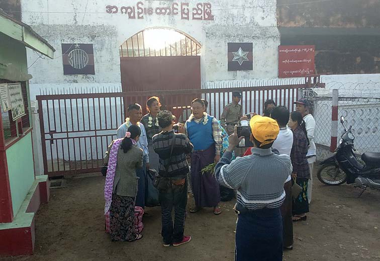 “ဒီမိုကေရစီႏိုင္ငံမွာ ႏိုင္ငံေရးအက်ဥ္းသားဆိုတာ မရွိသင့္ဘူး” လြတ္ေျမာက္လာသူ ဦးေက်ာ္ဆန္းႏွင့္ ေမးျမန္းခ်က္