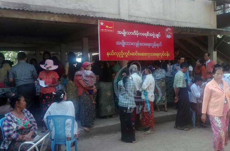 အန္အယ္လ္ဒီ က်န္းမာေရးကြန္ရက္မွ လွည္းကူးၿမိဳ႕နယ္တြင္ ေဆးကုသ (ဓာတ္ပံု)
