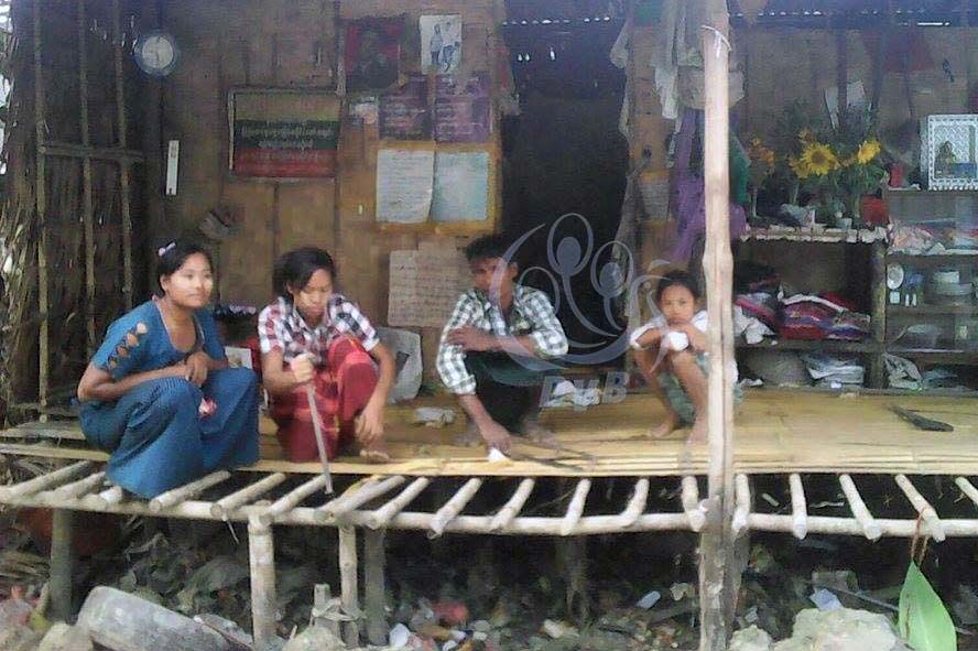 ရဲႏွင့္စည္ပင္တို႔ ဖိအားေပးမႈေၾကာင့္ လိႈင္သာယာက်ဴးေက်ာ္တဲမ်ား ပိုင္ရွင္ကိုယ္တိုင္ ဖ်က္ေနရ