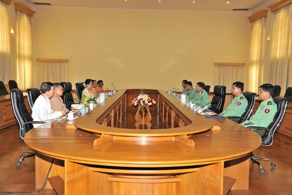 ေဒၚေအာင္ဆန္းစုၾကည္ႏွင့္ ကာခ်ဳပ္တို႔ ၂ နာရီၾကာ ေတြ႔ဆံုေဆြးေႏြး