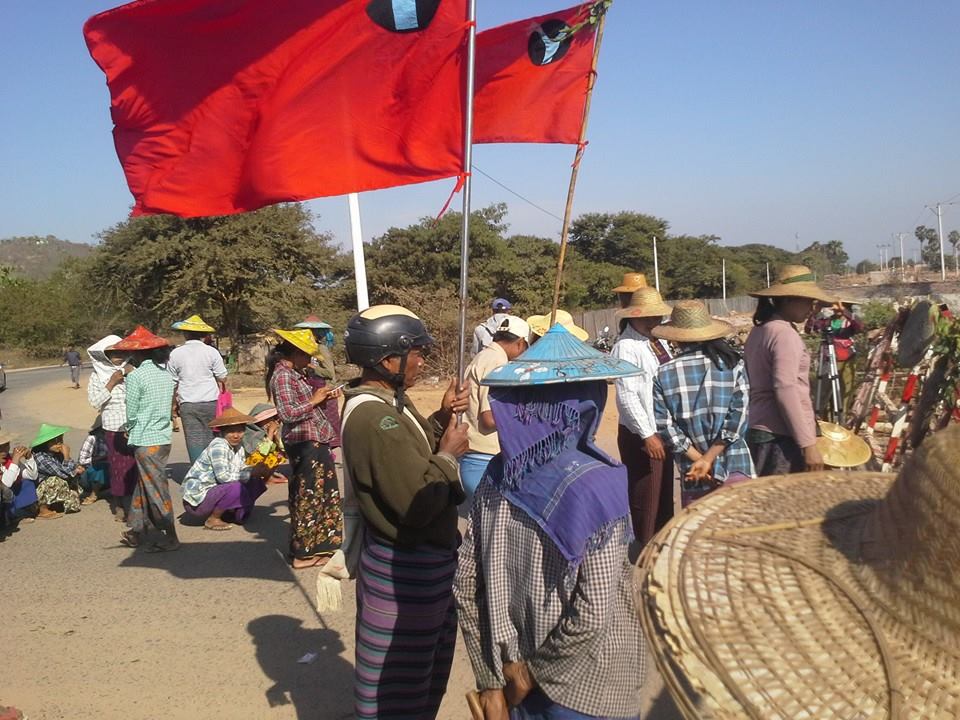 လက္ပံေတာင္းေဒသတြင္ သိမ္းဆည္းေျမယာမ်ားအတြက္ သီးႏွံေလ်ာ္ေၾကးရရွိရန္ ဆႏၵျပ၊ အုပ္ခ်ဳပ္ေရးမႉး လာေရာက္ညိႇႏိႈင္း